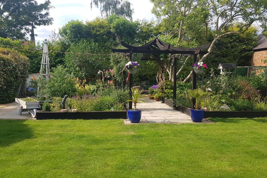 Peaceful Self Contained Studio In Lovely Garden. Hinckley Exterior photo